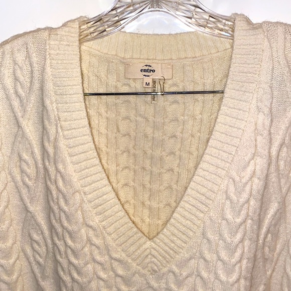 NWOT Entro Sz M Cream Sweater Knit Vest Top Oversized V Neck Plush Stretchy - Picture 3 of 8